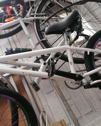 Bicicletta SPORT BIKE da 6  anni  fino a 16