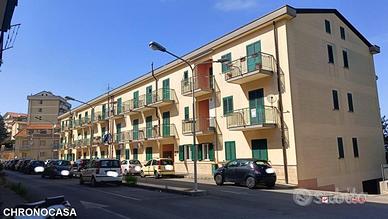 Mistretta,4vani, doppi servizi, posto auto,ottime