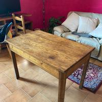 Tavolo in castagno con 4 sedie