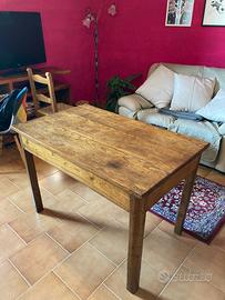 Tavolo in castagno con 4 sedie