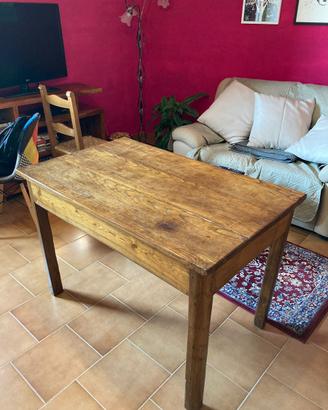 Tavolo in castagno con 4 sedie