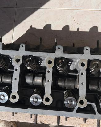 Testata motore 4 cilindri 8 valvole