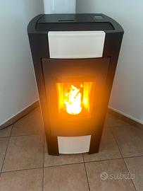 Stufa a pellet marca Rika modello Pici