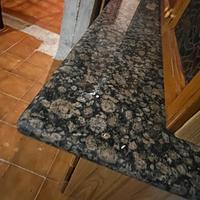 Lastra in marmo con bordi arrotondati