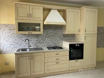 Cucina classica in legno massiccio