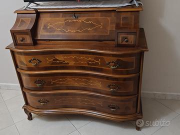 Set mobili classici: ribaltina, comodini e specchi