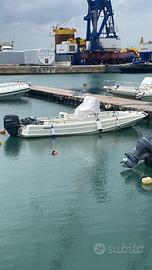 BOSTON WHALER OUTRAGE 21