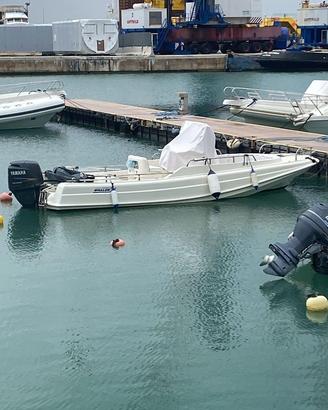 BOSTON WHALER OUTRAGE 21