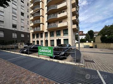 VIALE LEDRA: ULTIMO GRANDE GARAGE PER 4 AUTO