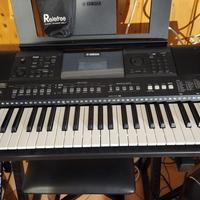 YAMAHA PSR E463 + leggio + custodia originale