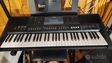 YAMAHA PSR E463 + leggio + custodia originale