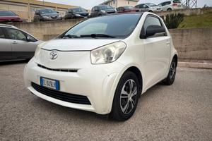 Toyota iQ lounge