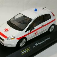 Modello auto fiat grande punto croce rossa no bura