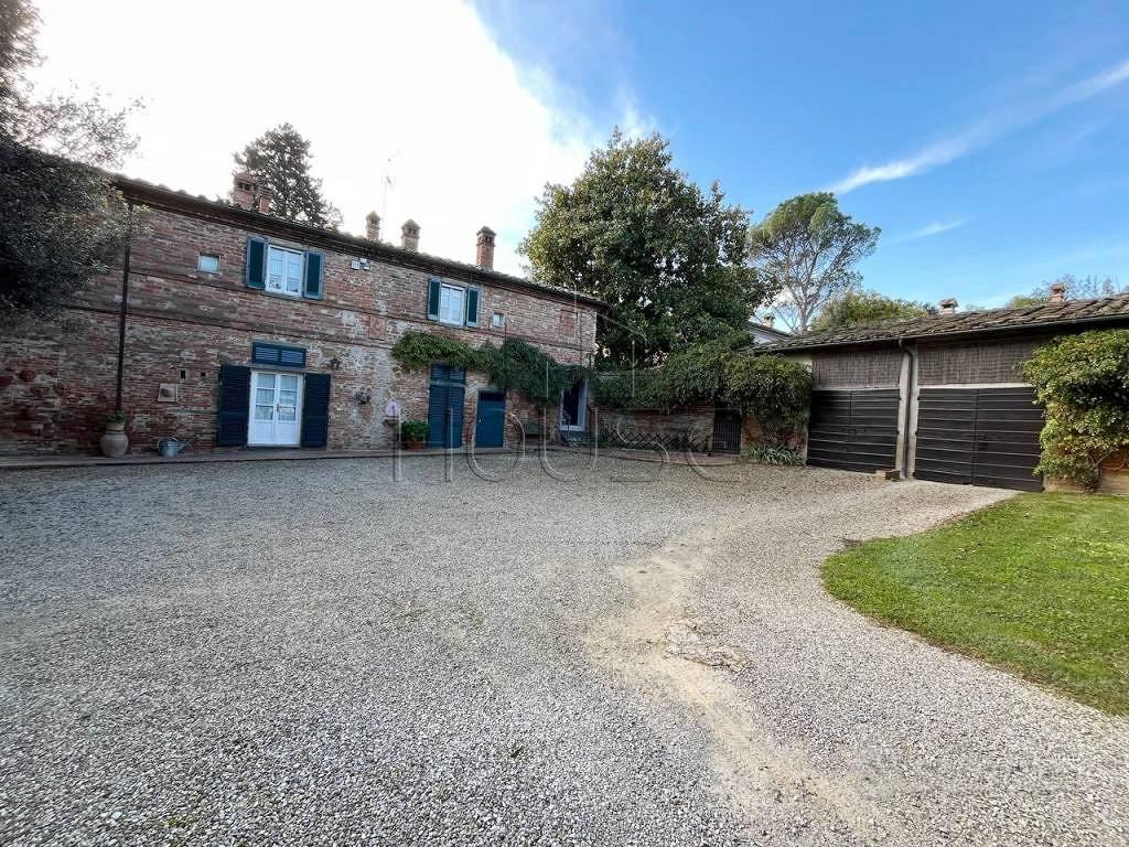 Rustico / Casale di 326 m² con più di 5 locali e b - Vista 3
