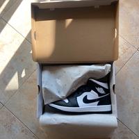 Jordan 1 mid panda deadstock