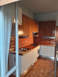 Cucina ad angolo 2,85 x 1,55 con lavastoviglie 