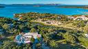 villa-di-9000-m²-con-piu-di-5-locali-e-box-auto-a-