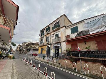 2 LOCALI A NAPOLI