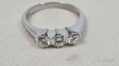 Anello Trilogy Diamanti 0,85 Ct in Oro 18 kt