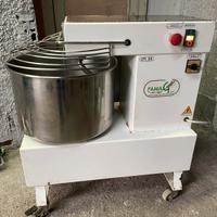 Impastatrice FAMAG 25 a spirale su ruote