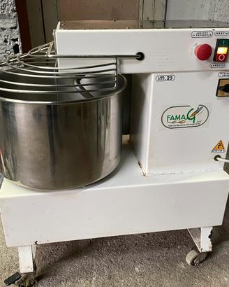 Impastatrice FAMAG 25 a spirale su ruote