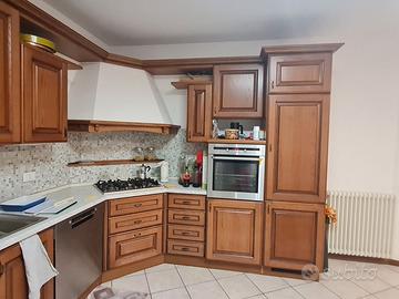 Cucina completa di elettrodomestici