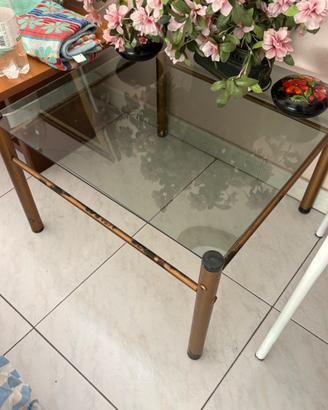 Tavolino da salotto con piano in vetro