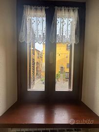 Finestre e persiane in legno massello noce