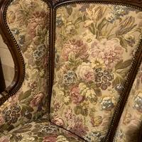 Pregiate poltrone in legno