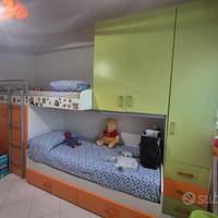 Cameretta a soppalco completa.