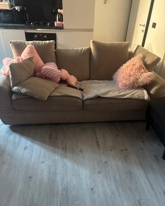 Divano a tre posti max 4