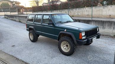 Jeep Cherokee  xj.  4x4