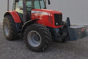 TRATTORE AGRICOLO