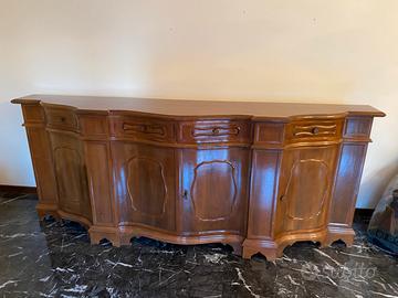 mobile largo in legno con cassetti
