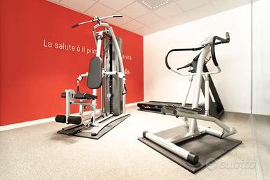 Attrezzi palestra: ellittica, tapis, stazione