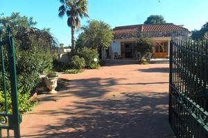 Villa fronte spiaggia con giardino