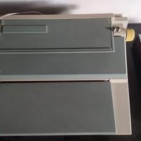 Macchina da scrivere OLIVETTI