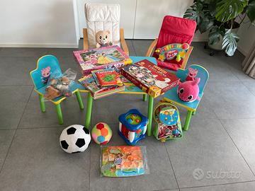 Tavolino e poltroncine per bimbi