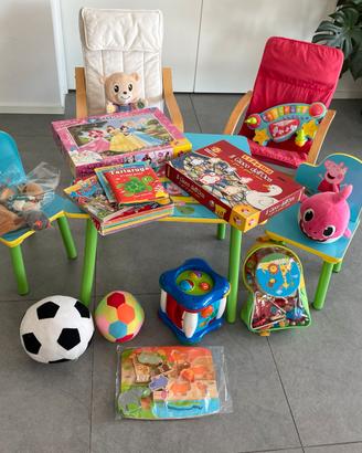 Tavolino e poltroncine per bimbi