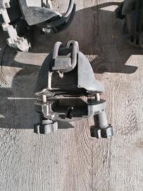 Otto ganci per barra portatutto auto