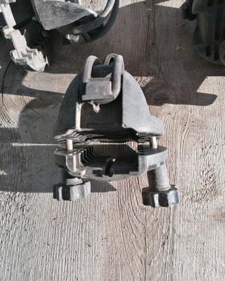 Otto ganci per barra portatutto auto