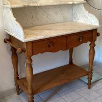 Toilette in legno  con alzatina in marmo bianco