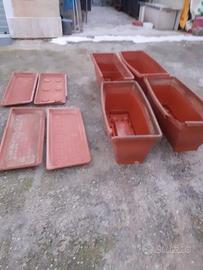  Blocco 4 vasi grandi 20€ un po rotti  nei bordi 