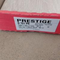 pavimento in laminato bianco larice