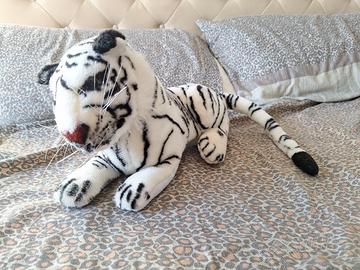 Tigre di peluche bianco