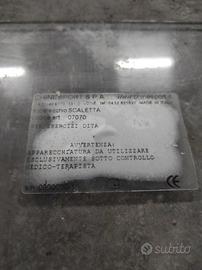 Attrezzo per riabilitazione mano/dita