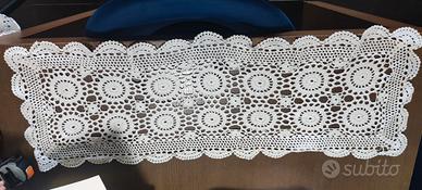 Centrotavola in cotone all'uncinetto