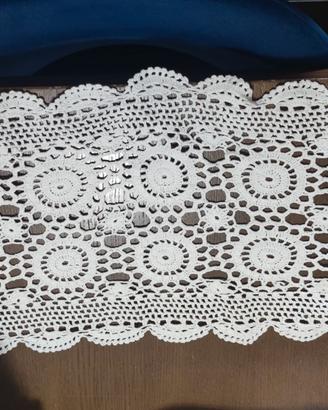 Centrotavola in cotone all'uncinetto