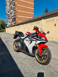 Moto con leggero graffio sul lato destro