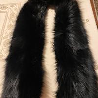 Collo di pelliccia nera